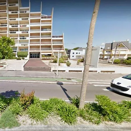 Appartement d'une chambre a La Baule Escoublac a 10 m de la plage avec vue sur la mer balcon amenage et wifi Appartement *