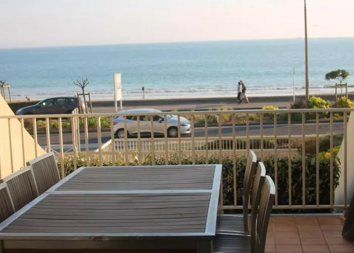 Appartement d'une chambre a La Baule Escoublac a 10 m de la plage avec vue sur la mer balcon amenage et wifi