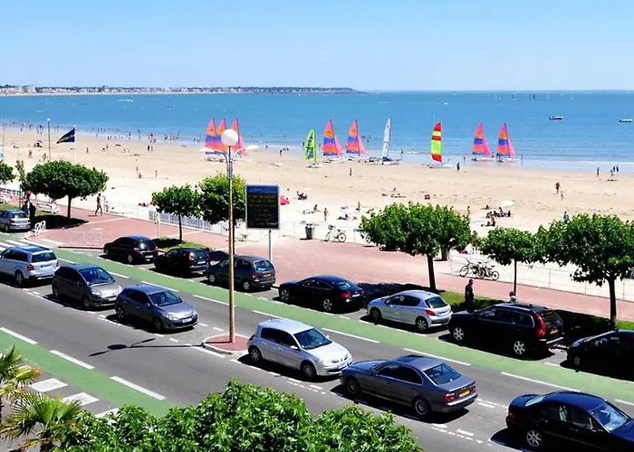 Appartement d'une chambre a La Baule Escoublac a 10 m de la plage avec vue sur la mer balcon amenage et wifi *