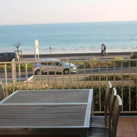 Charmant Appartement A La Baule 67 M² Vue Jardin Et Mer